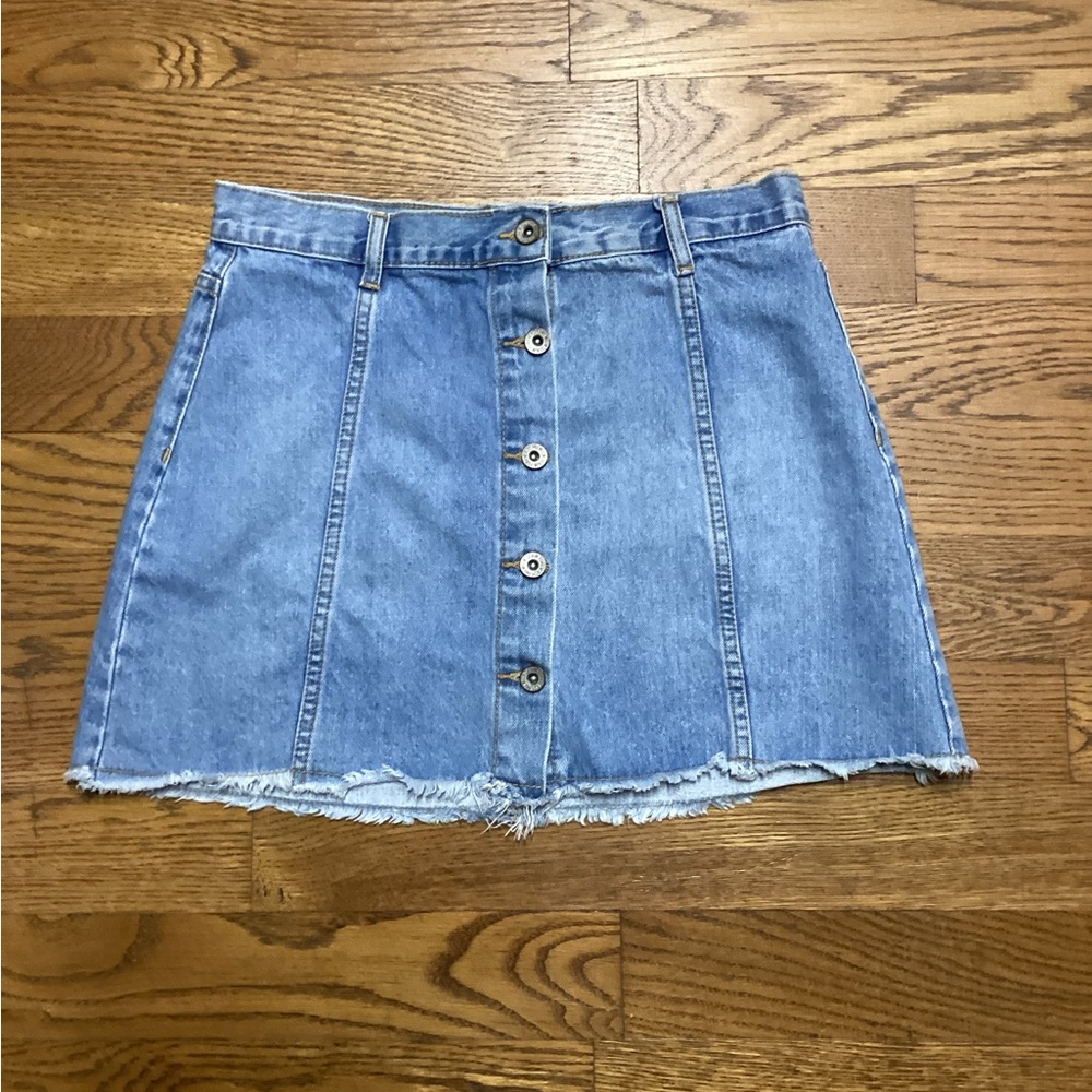 Forever 21 Festival Vibes Full Button Up denim mini skirt. Size 28